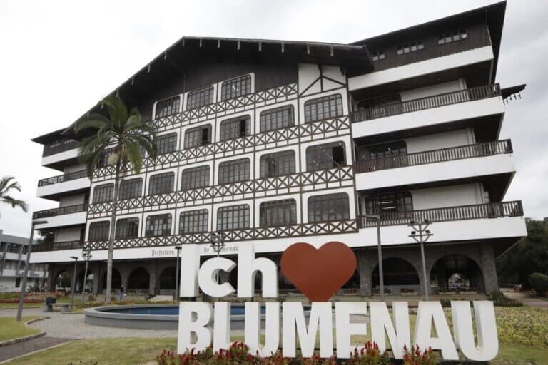 Inglês Foco - Aulas de inglês Online | Aulas de ingles em Blumenau Ingles Foco Professor Curso